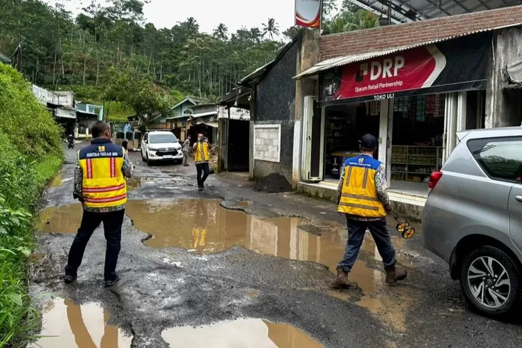 Lima Tahun Rusak, Jalan Pamegatan–Singajaya Kini Diperbaiki dengan Anggaran Pusat