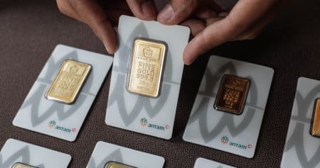 Harga Emas Antam Turun Lagi, Kini Rp2.341.000 per Gram