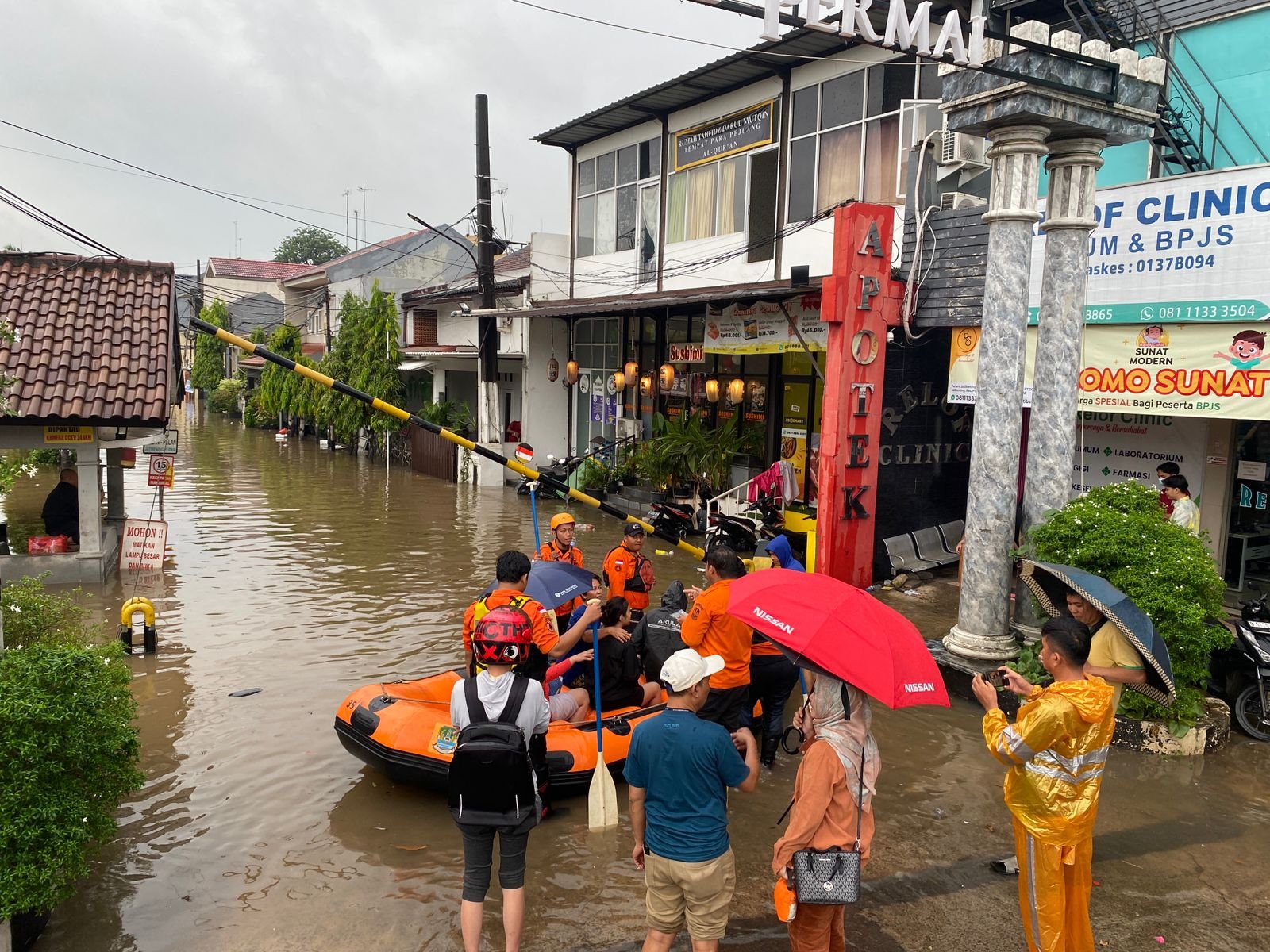 Hadapi Cuaca Ekstrem, BPBD DKI Kerahkan Ribuan Personel dan Ratusan Pompa