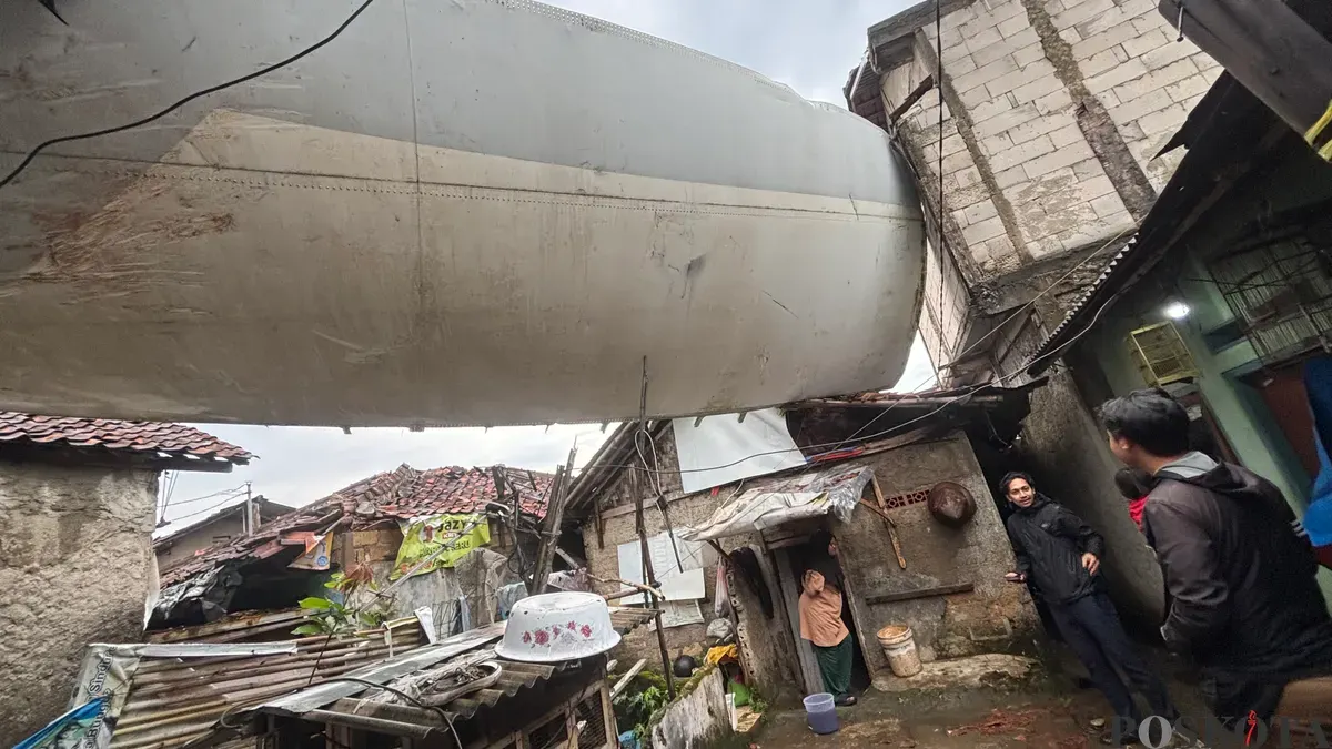 Kronologi Puting Beliung Bogor, Angin Kencang Hempaskan Sayap Pesawat Bekas