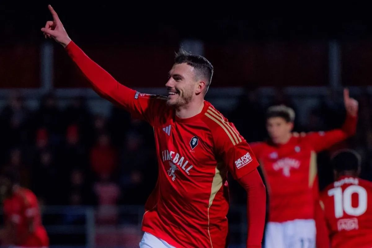 Hasil Piala FA: Salford City Melaju ke Putaran Keempat Usai Tekuk Swindon Town 3-2