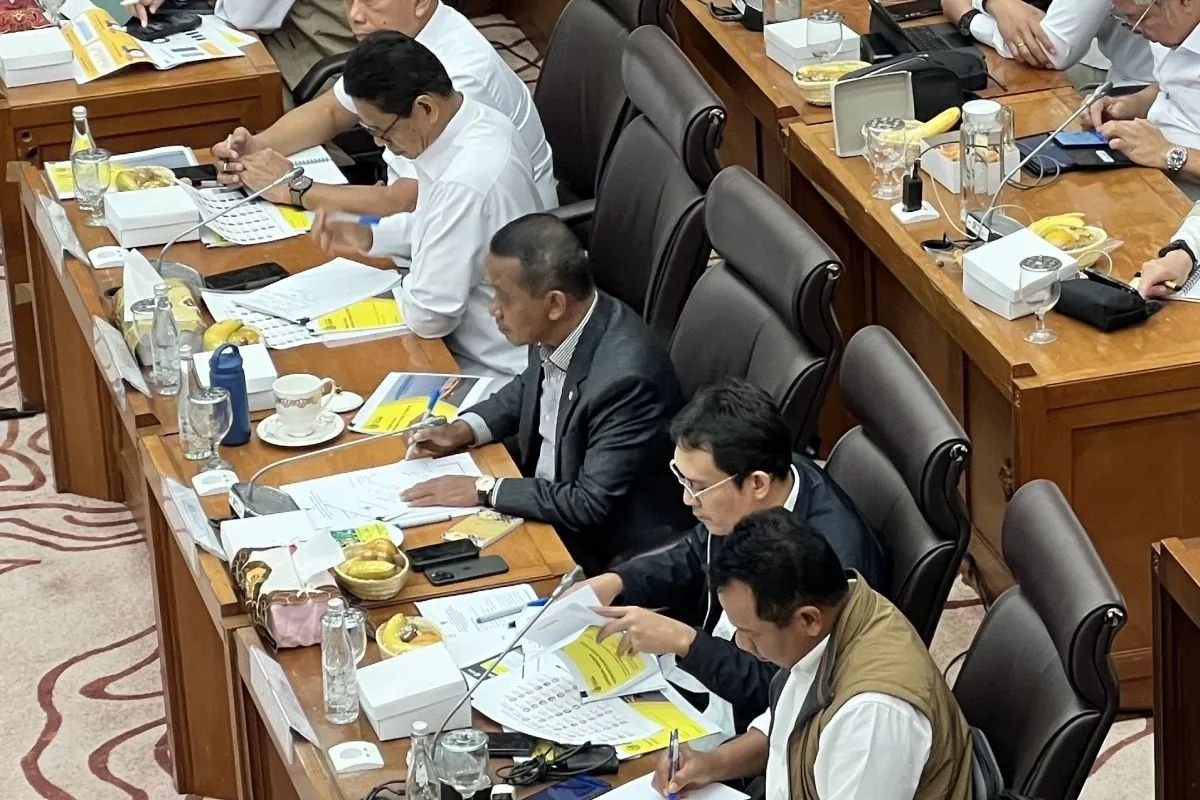 Menteri Bahlil Perintahkan BPH Migas Tambah Kuota BBM Subsidi untuk Papua