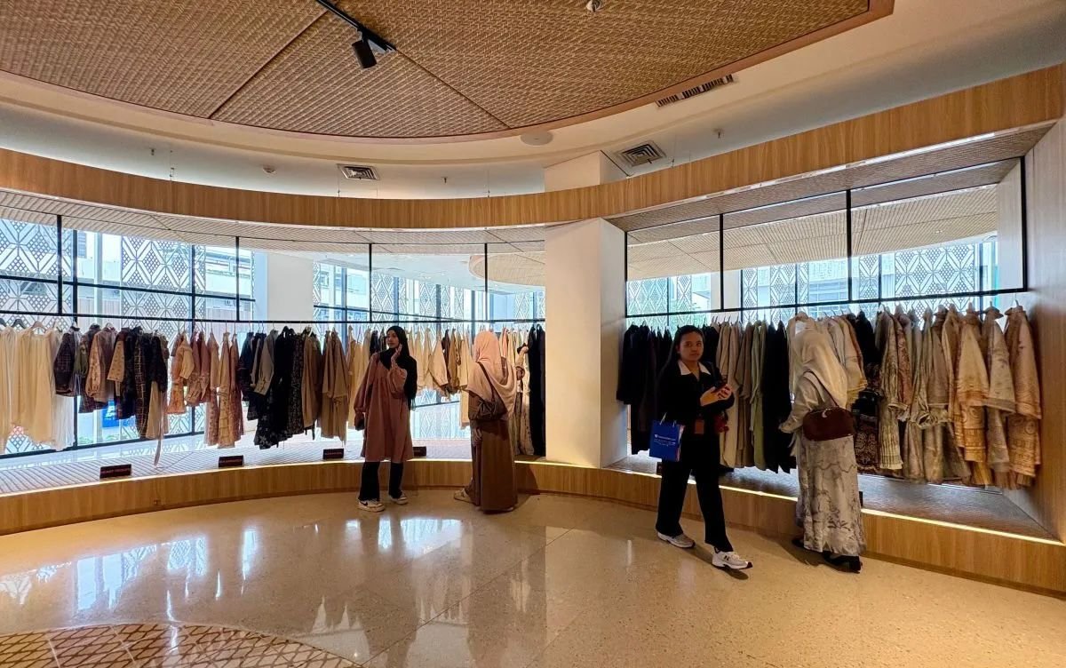 Tren Baju Lebaran 2026: Abaya dan Warna Dasar Bakal Jadi Favorit