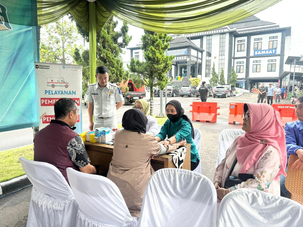 Jasa Raharja Kanwil Jabar Turut Sukseskan Kegiatan Bazzar Pangan Murah di Samsat Soreang