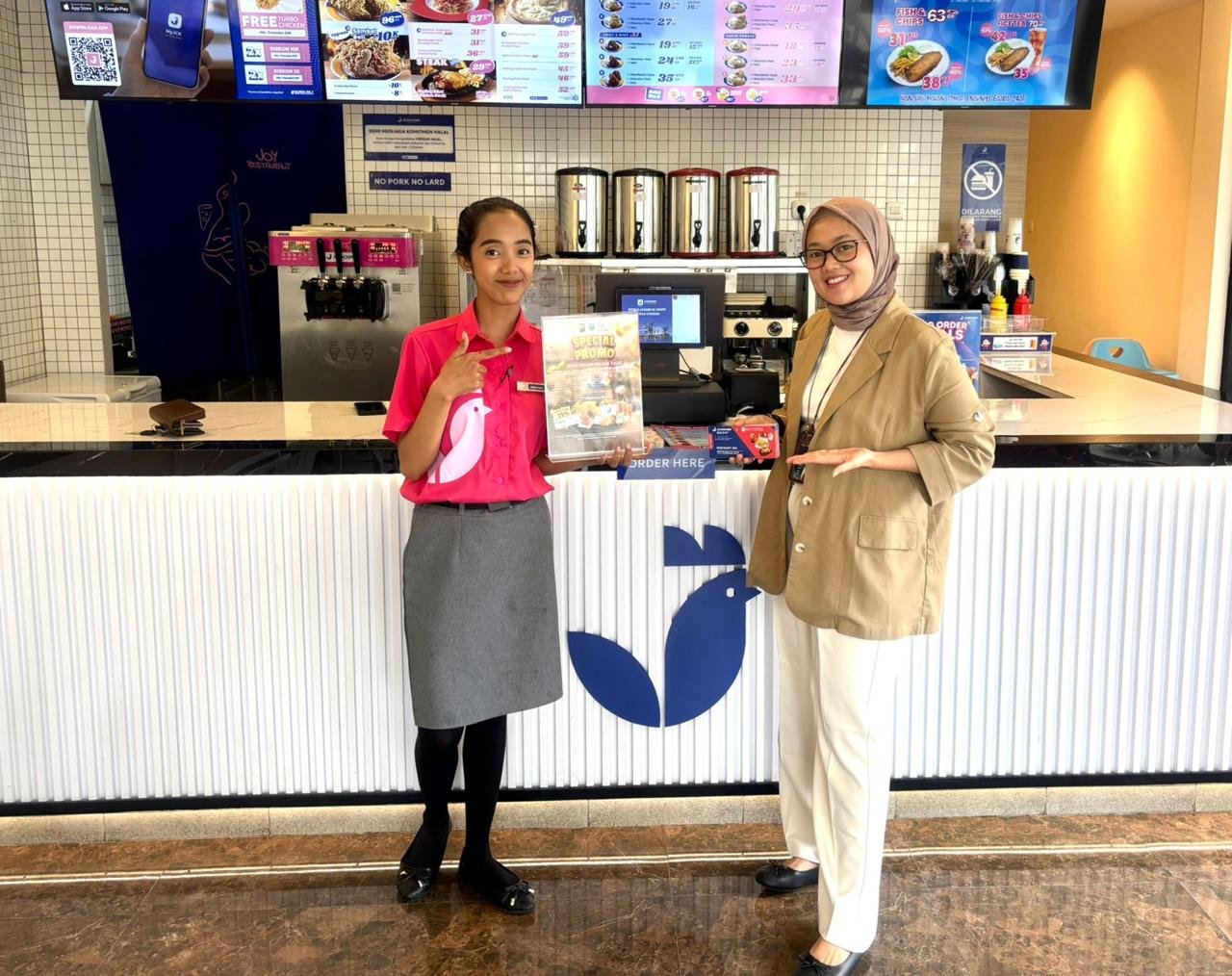 Gandeng J-Chicken Cabang Sulfat, Jasa Raharja  Penyerahan Voucher bagi Wajib Pajak Taat