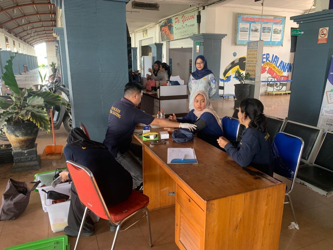 Jaga Keselamatan Arus Balik, Jasa Raharja Kalteng Hadirkan Layanan Kesehatan Gratis bagi Pengemudi dan Penumpang di Terminal W.A. Gara
