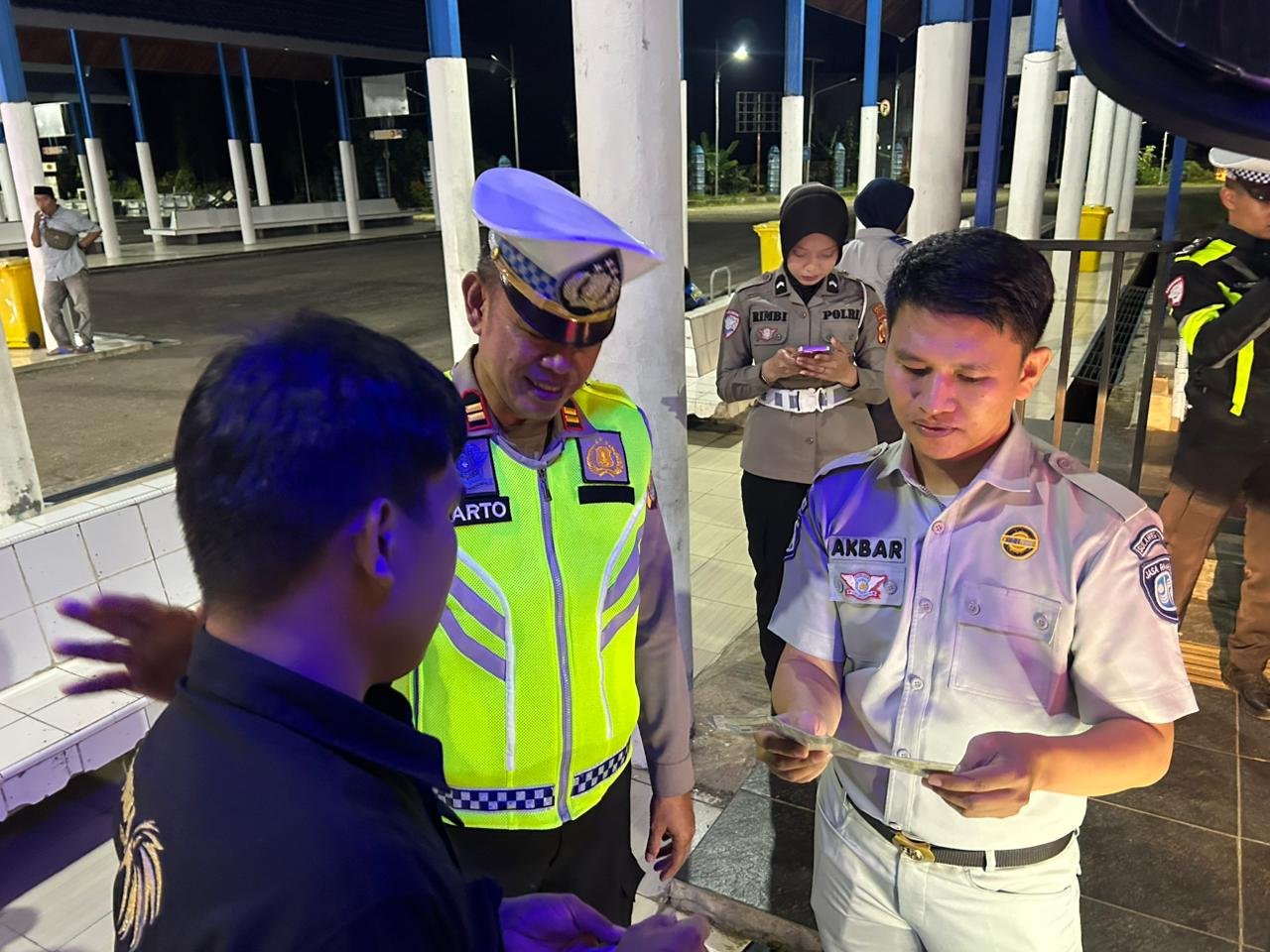 Disiplin di Jalan, Lindungi Sesama : Jasa Raharja Cabang Mamuju Laksanakan Rampcheck Kendaraan di Terminal Simbuang Jelang Mudik Lebaran 2026