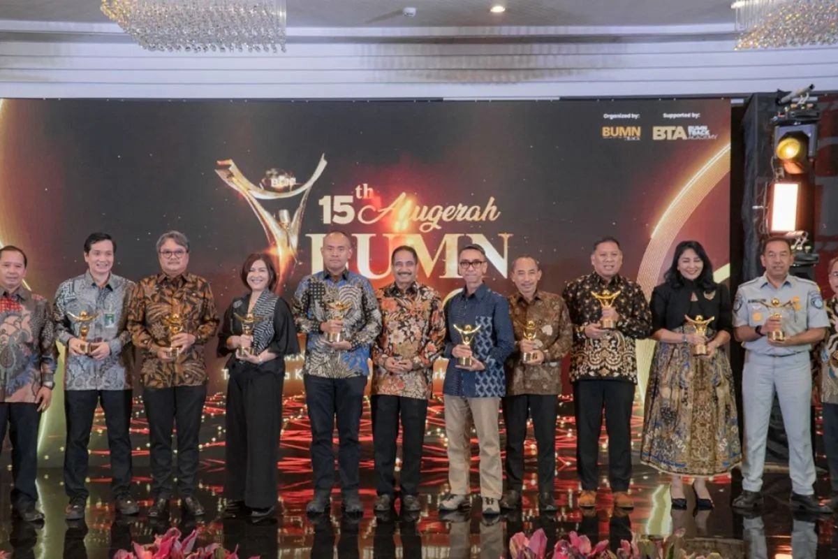 PT Dahana Borong Dua Penghargaan di Anugerah BUMN 2026: CEO Terbaik & Kolaborasi Strategis