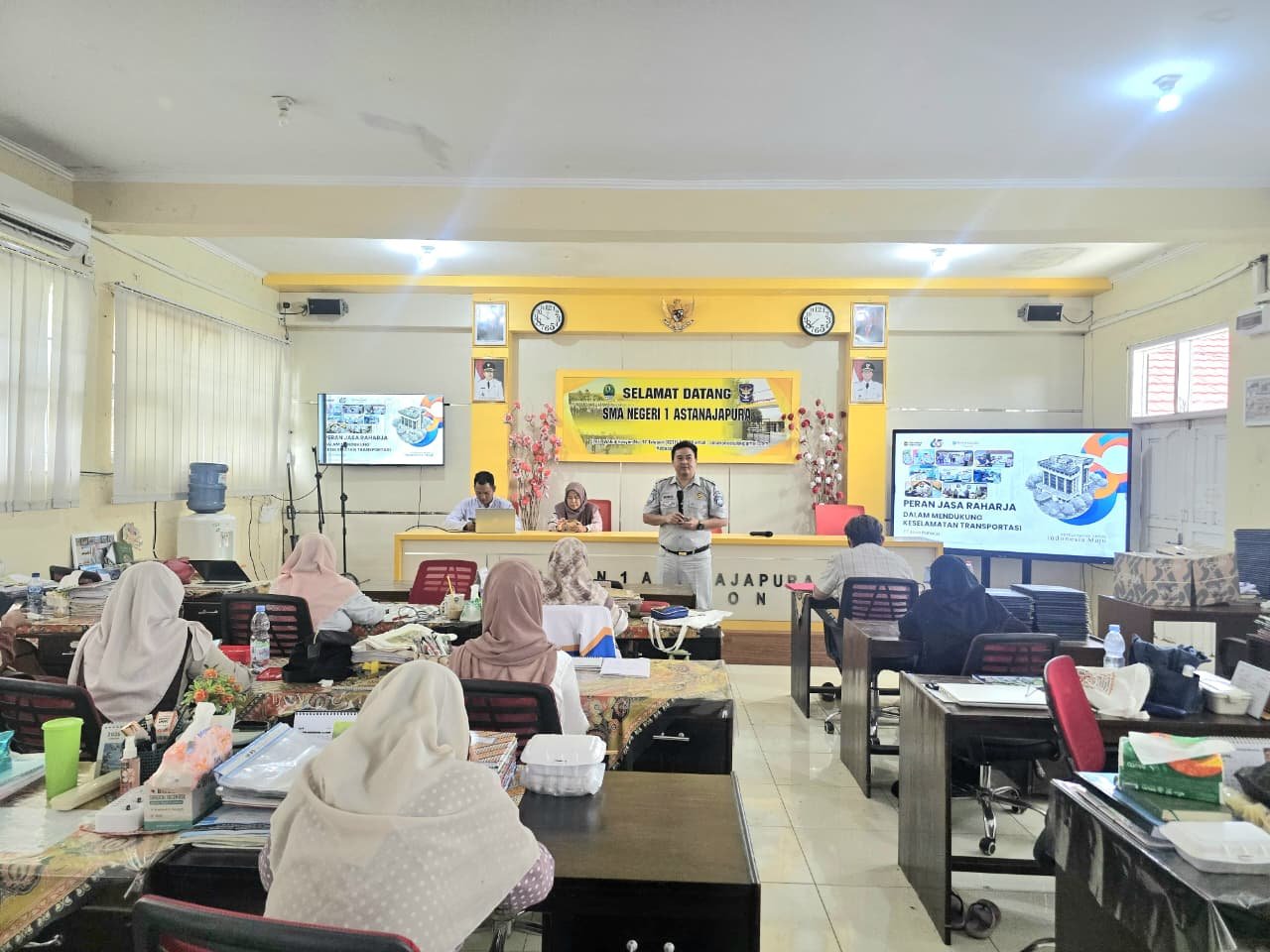 Tingkatkan Kesadaran Keselamatan Lalu Lintas, Jasa Raharja Cabang Cirebon Gelar Pengajar Peduli Keselamatan Lalu Lintas (PPKL) Di SMAN 1 Astanajapura Kab Cirebon