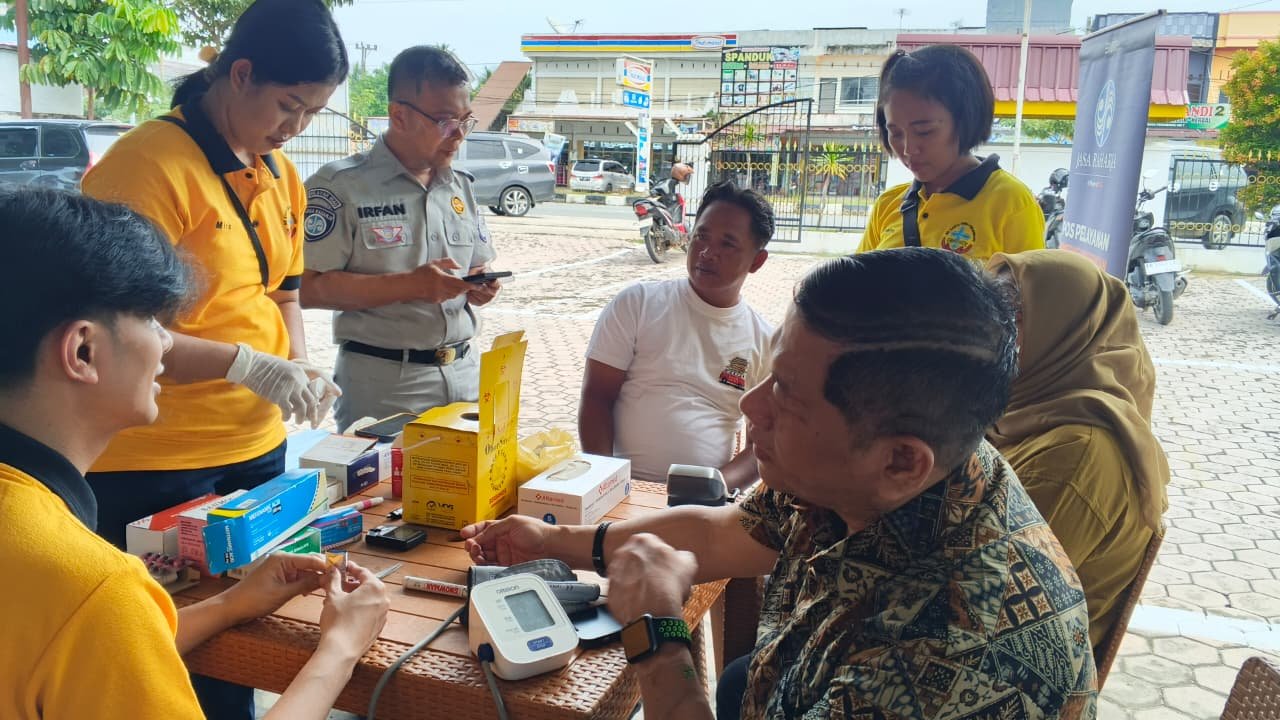 Jasa Raharja Suguhkan Cek Kesehatan Gratis Bagi Wajib Pajak Taat di Samsat Perawang