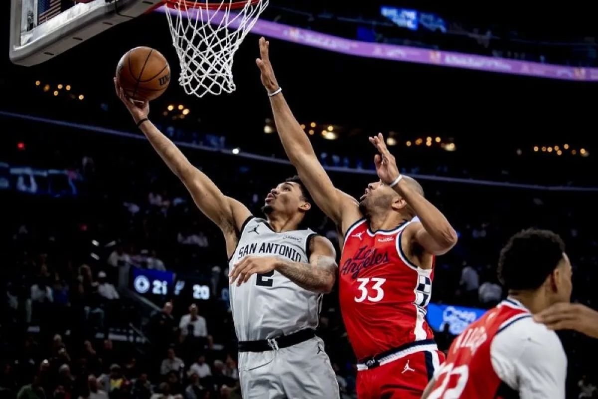 Spurs Tekuk Clippers 118-99, Amankan 11 Kemenangan Beruntun di NBA!