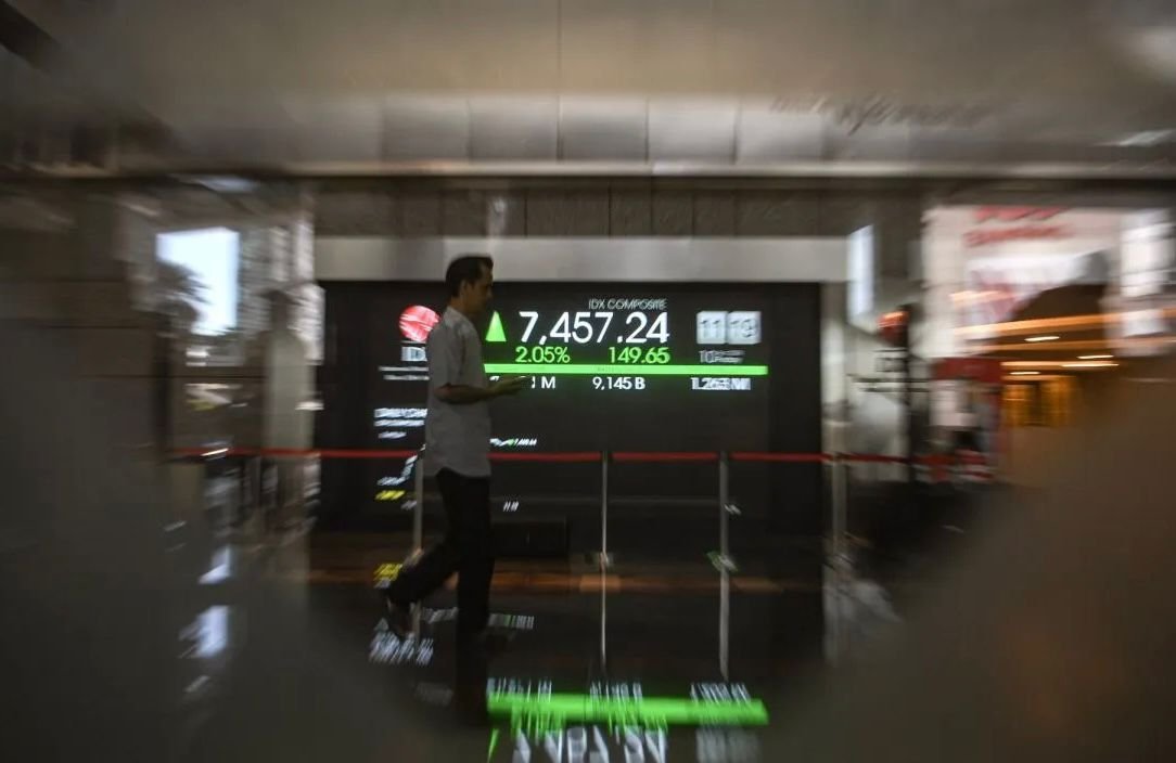 IHSG Hari Ini Ditutup Menguat, Saham Sektor Energi Jadi Penopang Utama