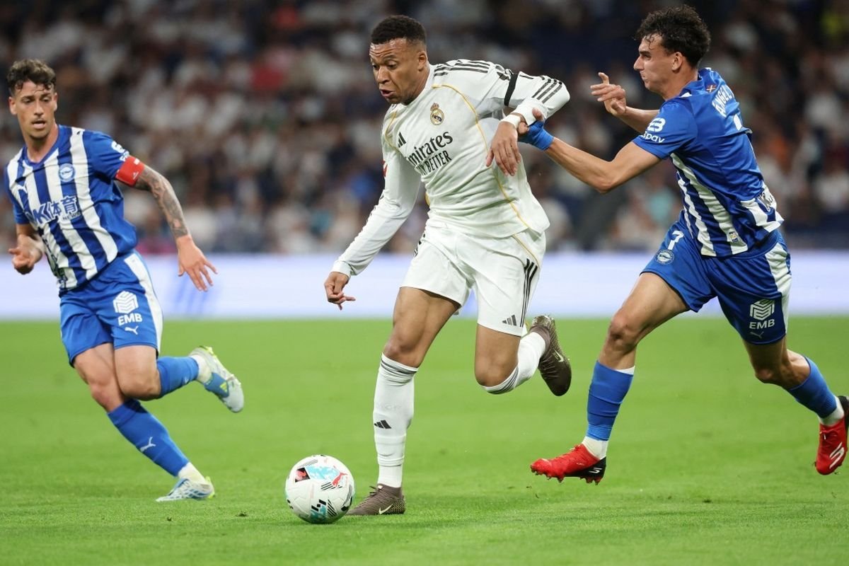 Gol Mbappe dan Vinicius Bawa Real Madrid Taklukkan Alaves 2-1