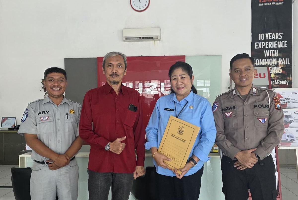 Jasa Raharja Malang Sosialisasikan Penurunan Pajak Kendaraan Barang Bersubsidi di Dealer Isuzu Malang