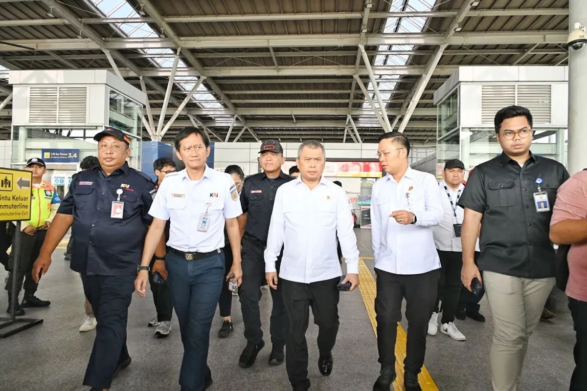 Kemenhub Bersama KAI Tertibkan Perlintasan Sebidang demi Cegah Kecelakaan Kereta