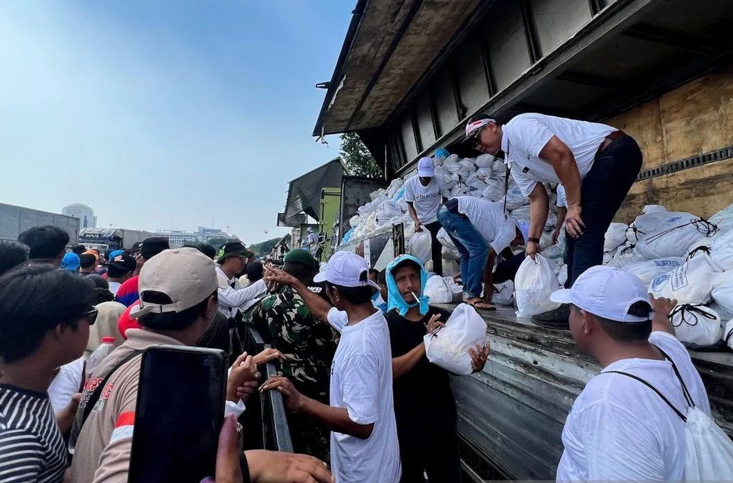 Bulog Distribusikan 350 Ribu Paket Sembako ke Buruh di Monas pada May Day 2026
