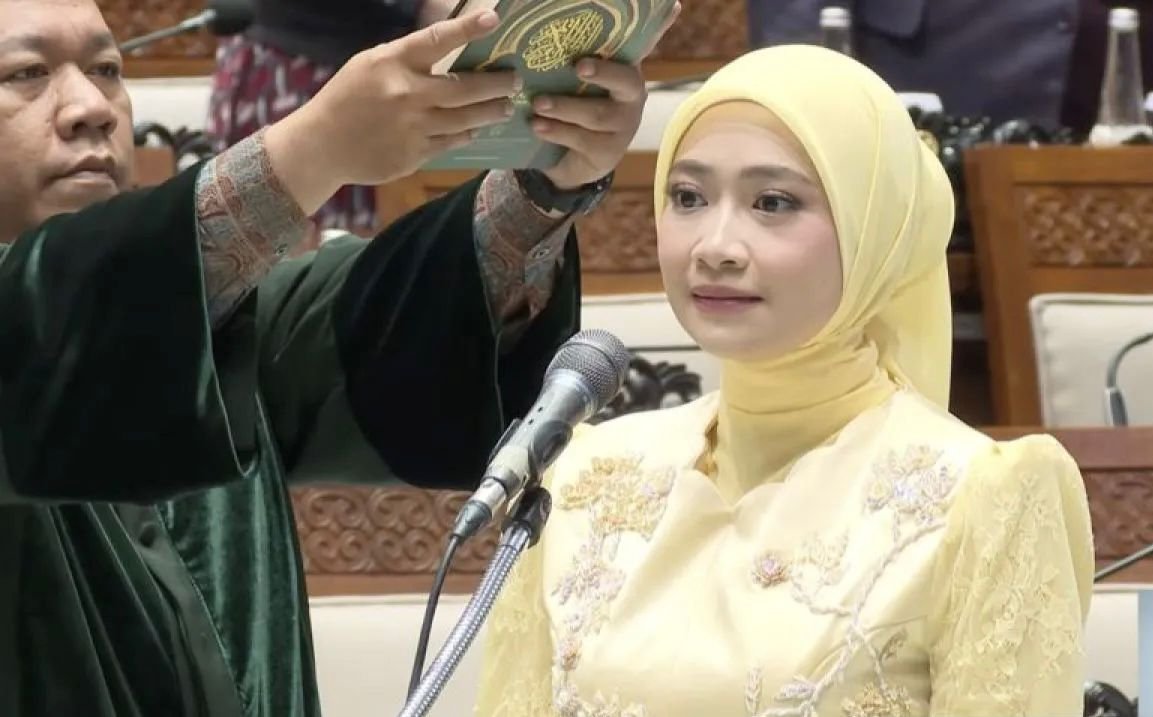 Adela Kanasya Adies Resmi Dilantik Jadi Anggota DPR Gantikan Adies Kadir