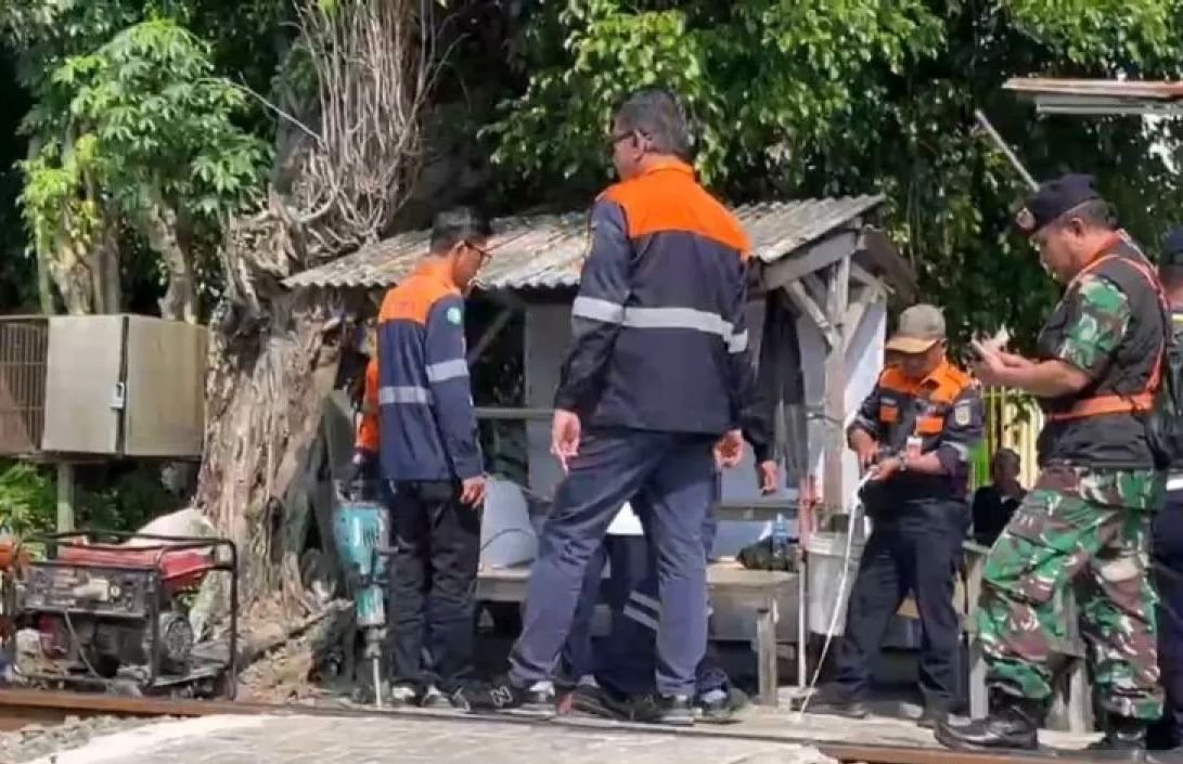 Tingkatkan Keamanan Kereta Api, KAI Tutup Permanen Perlintasan Liar Tebet-Cawang