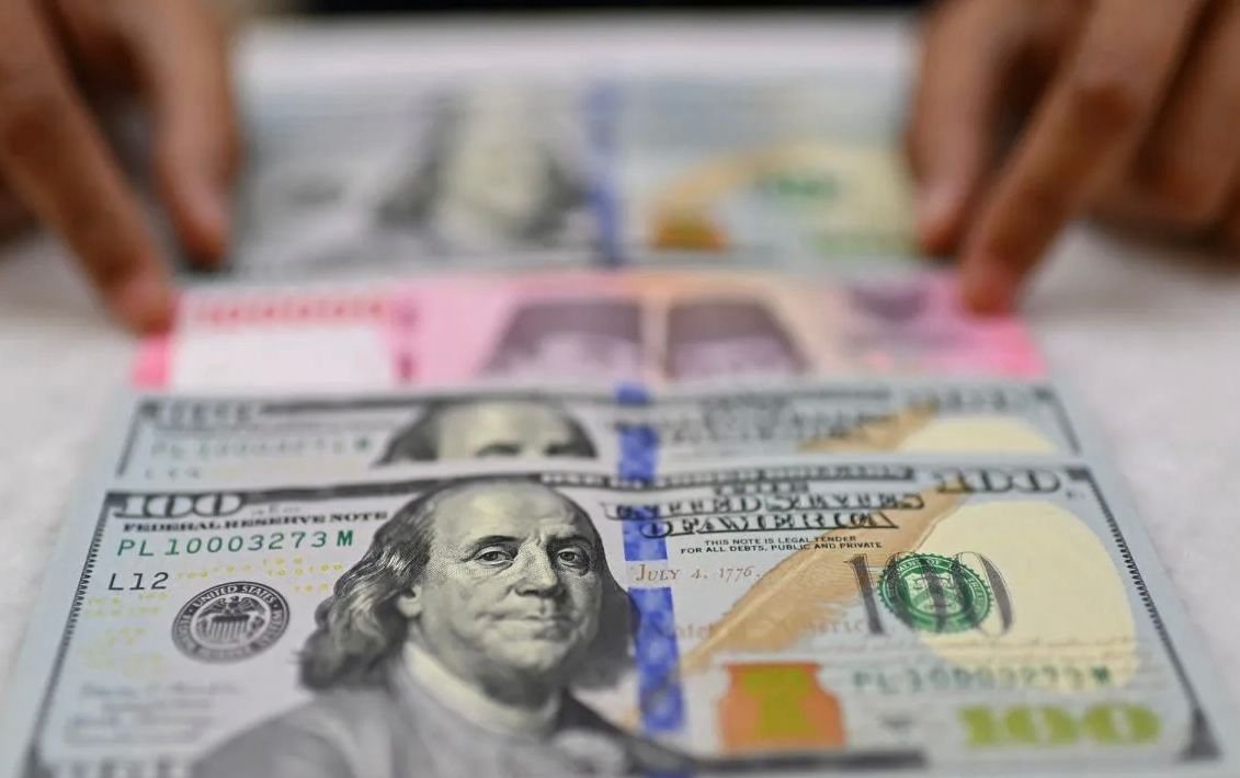 Konflik Timur Tengah Memanas, Rupiah Tertekan hingga Rp17.728 per Dolar AS