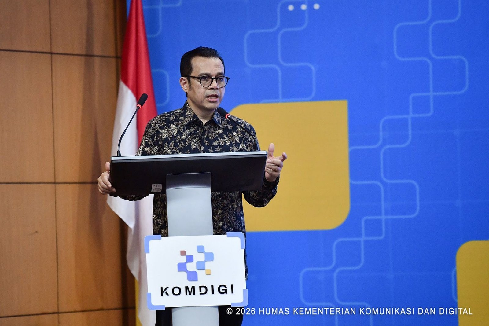 Wamenkomdigi Ingatkan Bahaya Dominasi Algoritma di Era Digital
