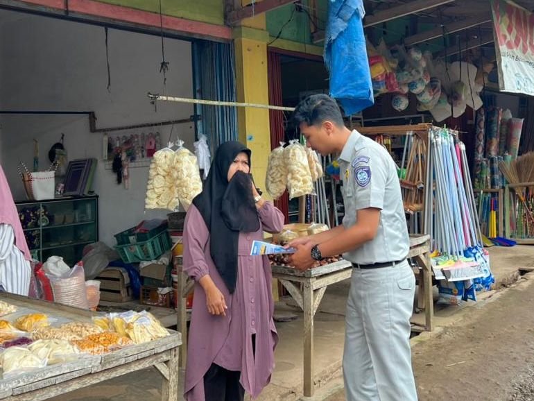 PJ Jasa Raharja Samsat Sukadana dan UPTD Wilayah IV Gencarkan Sosialisasi Program Keringanan Pajak di Pasar Tri Datu