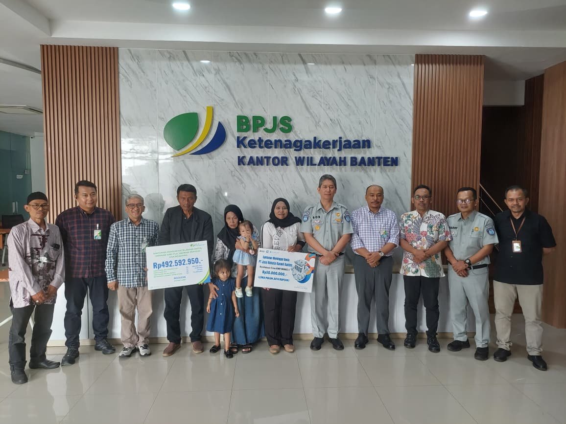 Negara Hadir untuk Keluarga yang Ditinggalkan: Jasa Raharja dan BPJS Ketenagakerjaan Serahkan Santunan kepada Ahli Waris Crew KMP Munic 3 