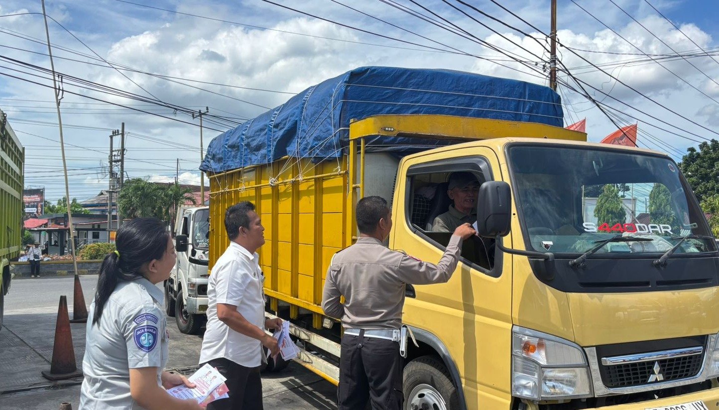 Tim Pembina Samsat Kota Bengkulu Gencar Sosialisasikan Program Pemutihan dan Aplikasi SIGNAL di Pusat Keramaian