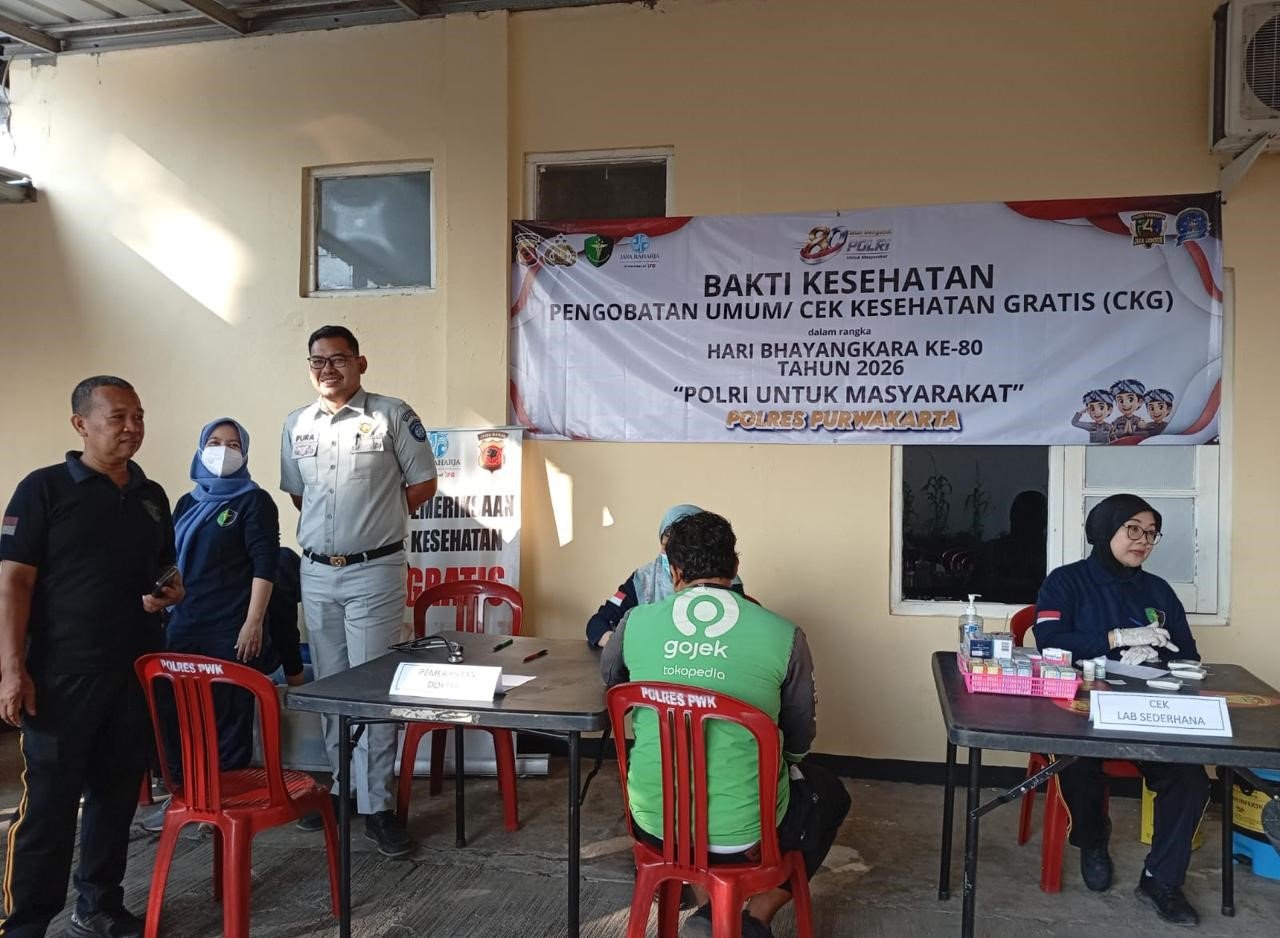 Sambut HUT Bhayangkara ke-80, Jasa Raharja dan Dokkes Polres Purwakarta Gelar Pengobatan Gratis Bagi Ratusan Pengemudi Ojek Online