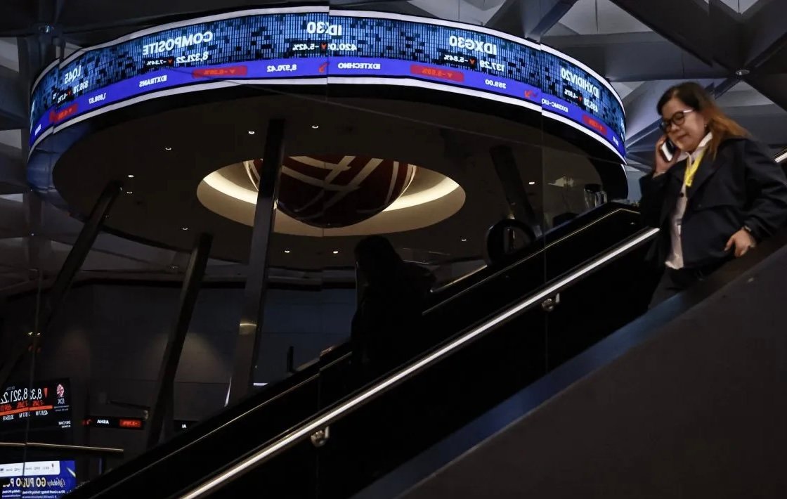 IHSG Sesi I Hari Ini Drop 2,42%, Terseret Minimnya Risk Appetite Investor