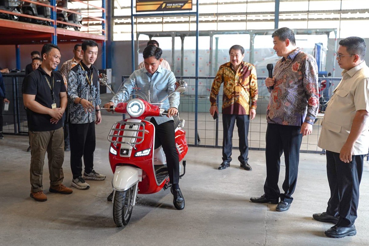 Tinjau Pabrik Kendaraan Listrik, Wapres Gibran Dorong Penguatan Industri Nasional