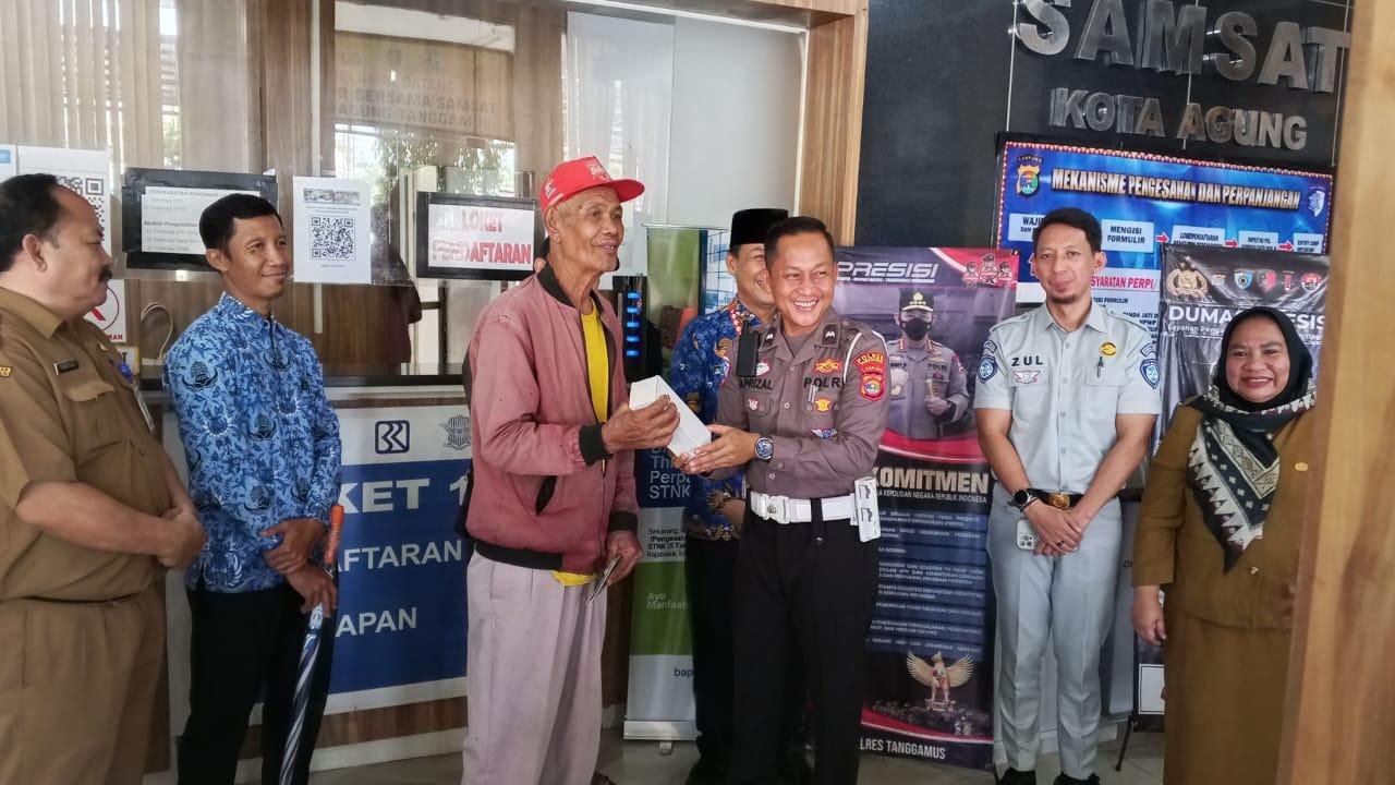 Samsat Tanggamus Berikan Apresiasi kepada Wajib Pajak Taat, Sosialisasikan Program Keringanan Pajak