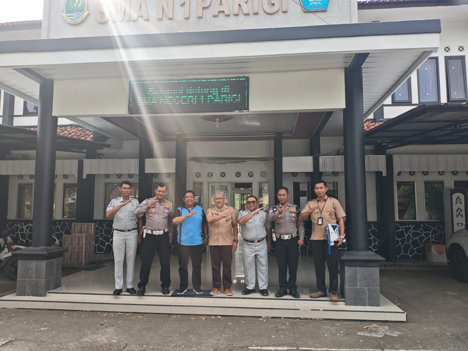 PT Jasa Raharja Cabang Tasikmalaya Dorong Kepatuhan Pajak Kendaraan Bermotor dan SWDKLLJ Melalui Edukasi di Lingkungan Sekolah di Kabupaten Pangandaran