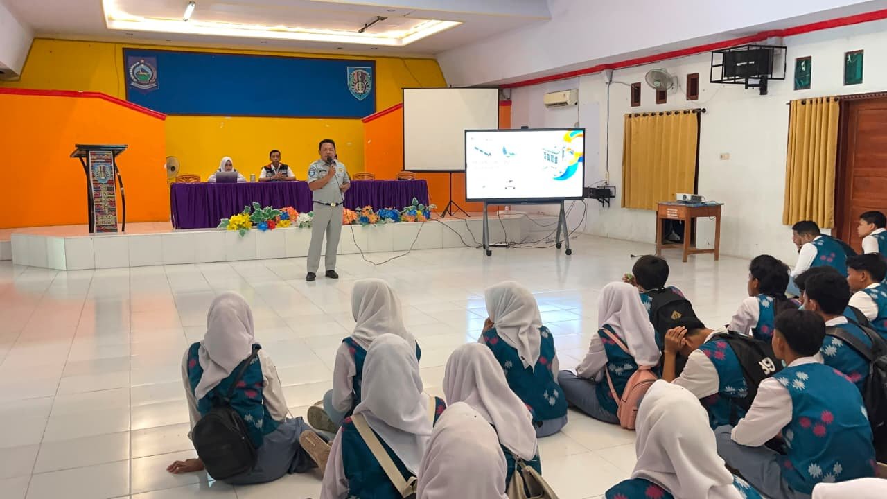Jasa Raharja Cabang Bima Gelar Safety Campaign di SMKN 1 Bima, Tanamkan Budaya Tertib Berlalu Lintas Sejak Dini