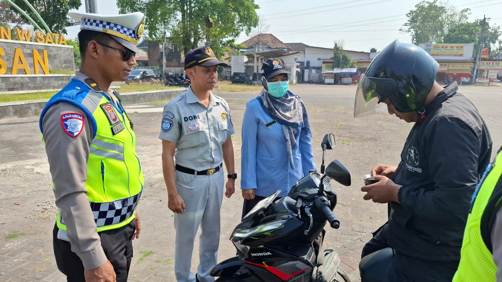 Jasa Raharja Bersama Tim Pembina Samsat Gelar Operasi Gabungan Gakum untuk Tingkatkan Kepatuhan PKB dan SWDKLLJ di Bantul