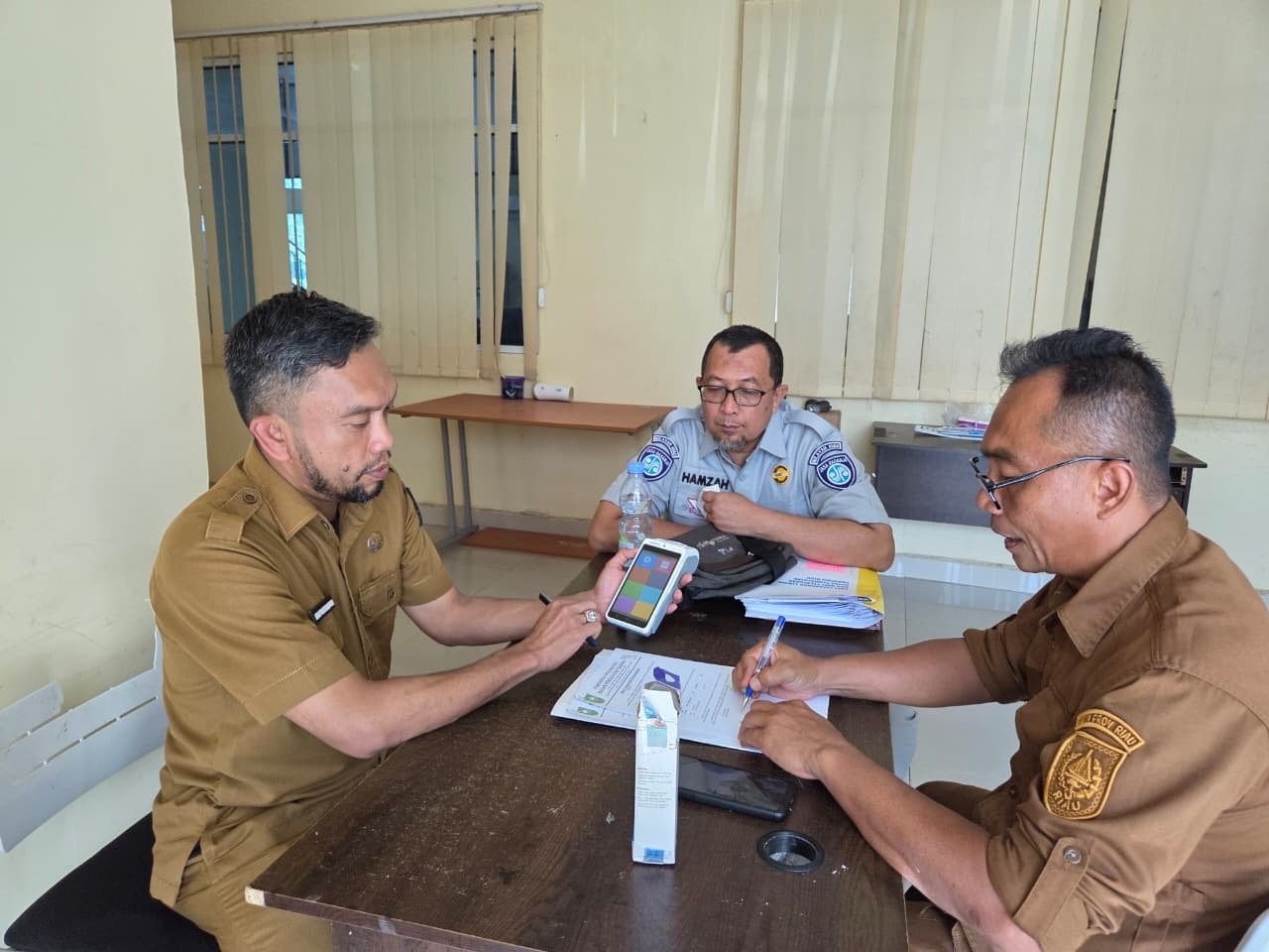 Jasa Raharja Kanwil Riau Dukung Samsat Siak Tingkatkan Pelayanan Pembayaran Non Tunai Menggunakan EDC Dan QRIS