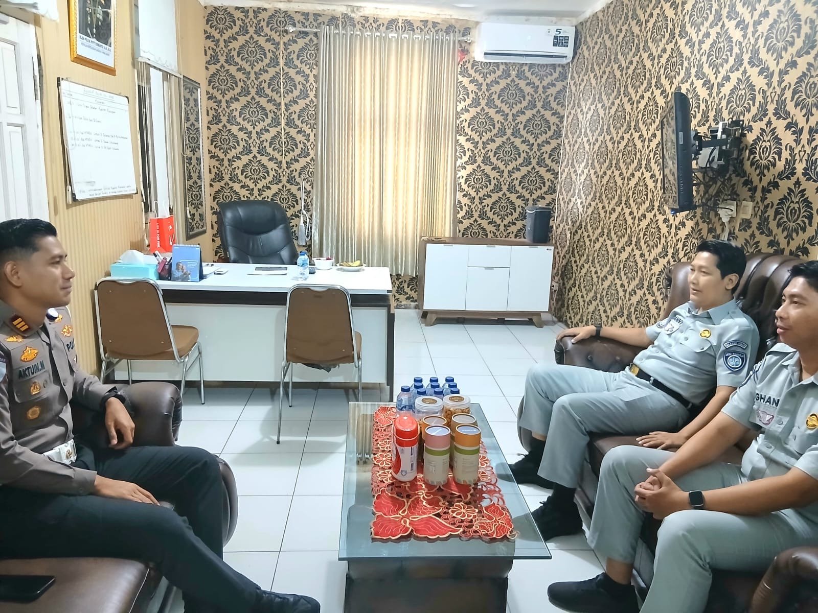 Perkuat Layanan dan Pencegahan Kecelakaan, PT Jasa Raharja (Persero) Cabang Cirebon Jalin Sinergi dengan Kasat Lantas Polres Kuningan