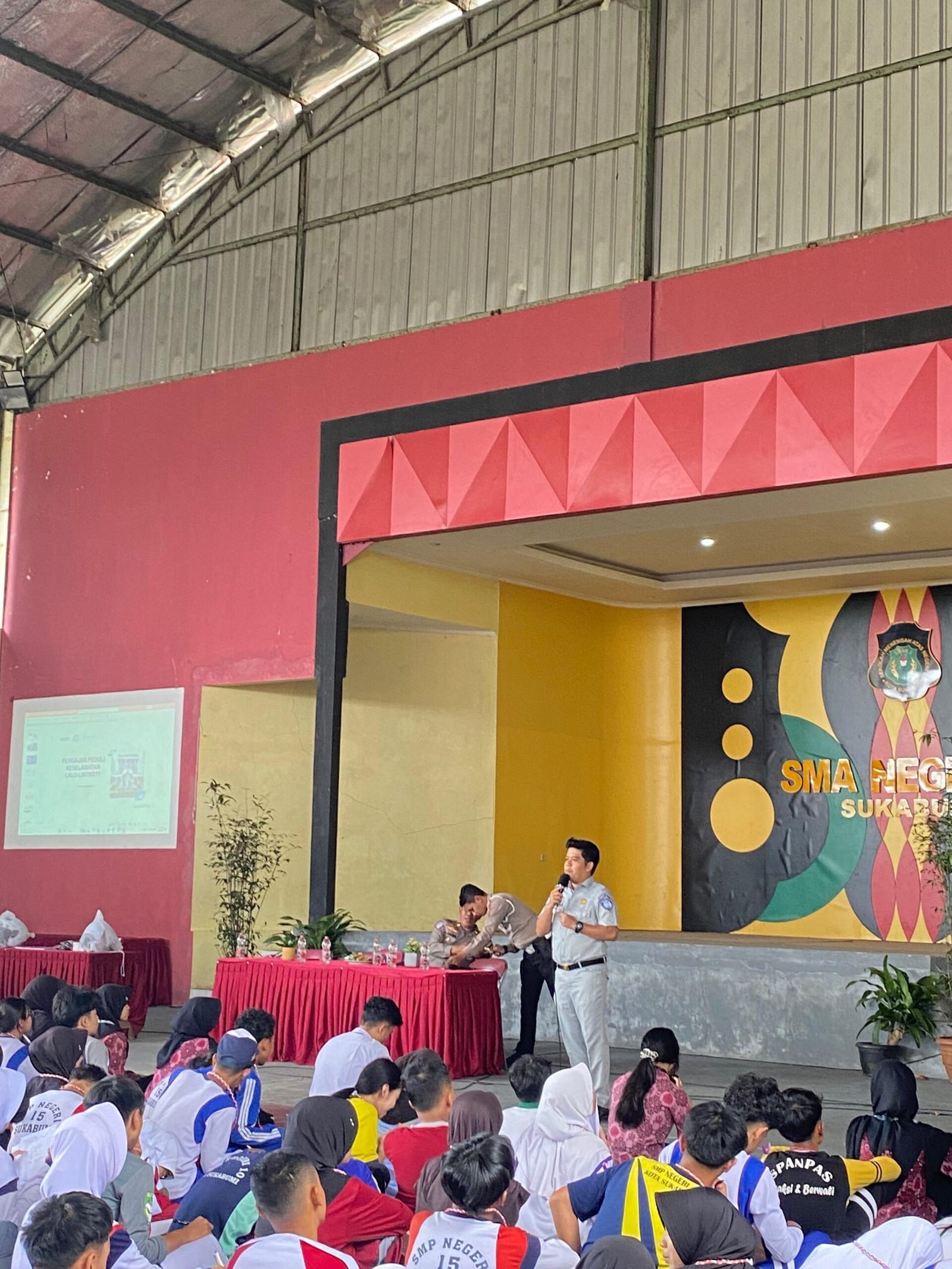 Jasa Raharja Cabang Sukabumi dan Satlantas Polres Kota Sukabumi Tanamkan Budaya Tertib Berlalu Lintas kepada Pelajar SMA Negeri 3 Kota Sukabumi