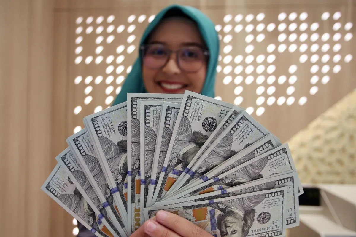 Arus Modal Asing Keluar Berlanjut, Nilai Tukar Rupiah Kian Tertekan