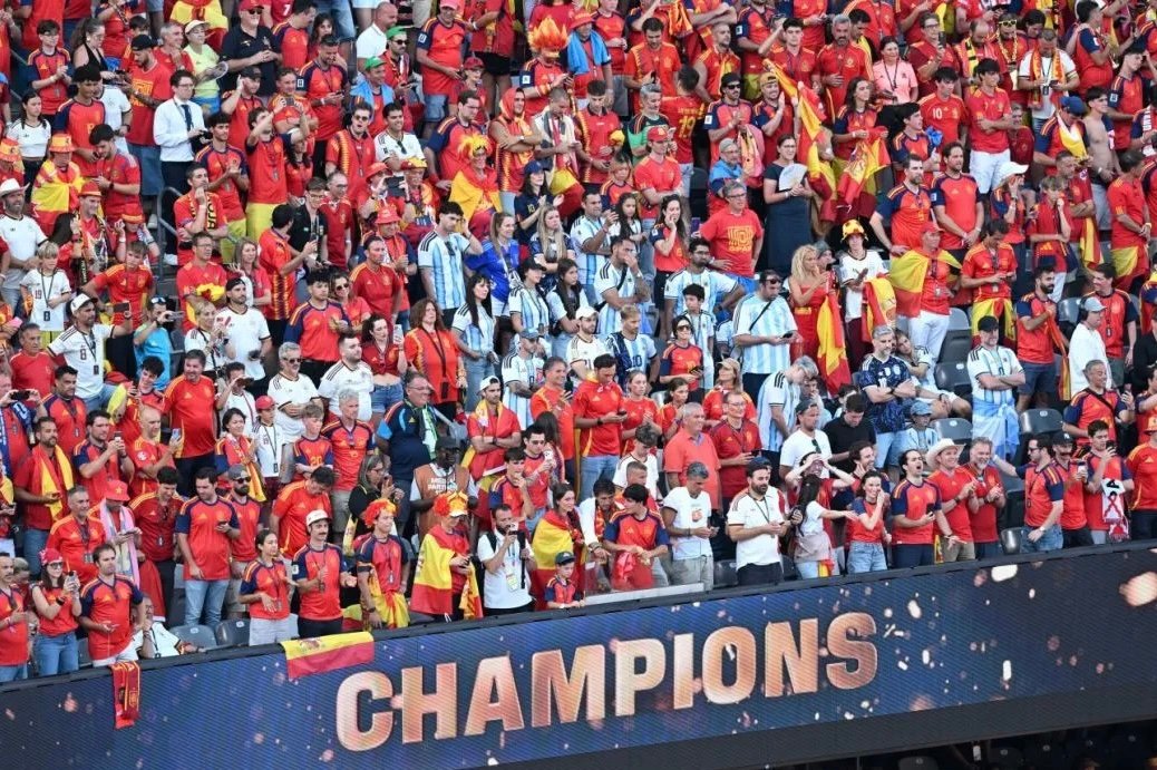 Suporter Spanyol Pesta Juara Dunia 2026, Senggol Messi Usai Laga Final