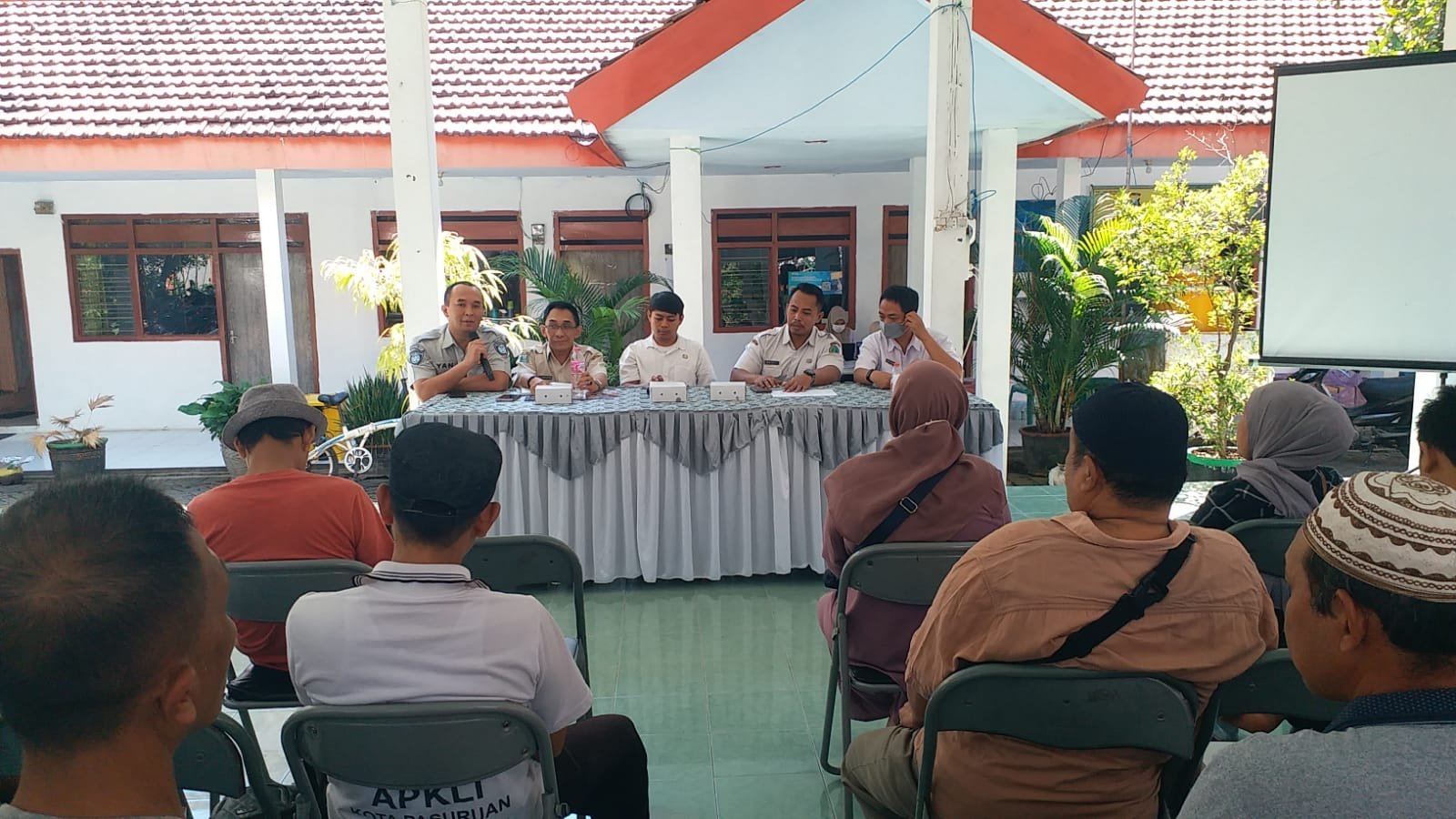 Jasa Raharja Bersama Tim Pembina Samsat Pasuruan Kota Laksanakan Samsat Sambang di Kelurahan Gadingrejo Pasuruan