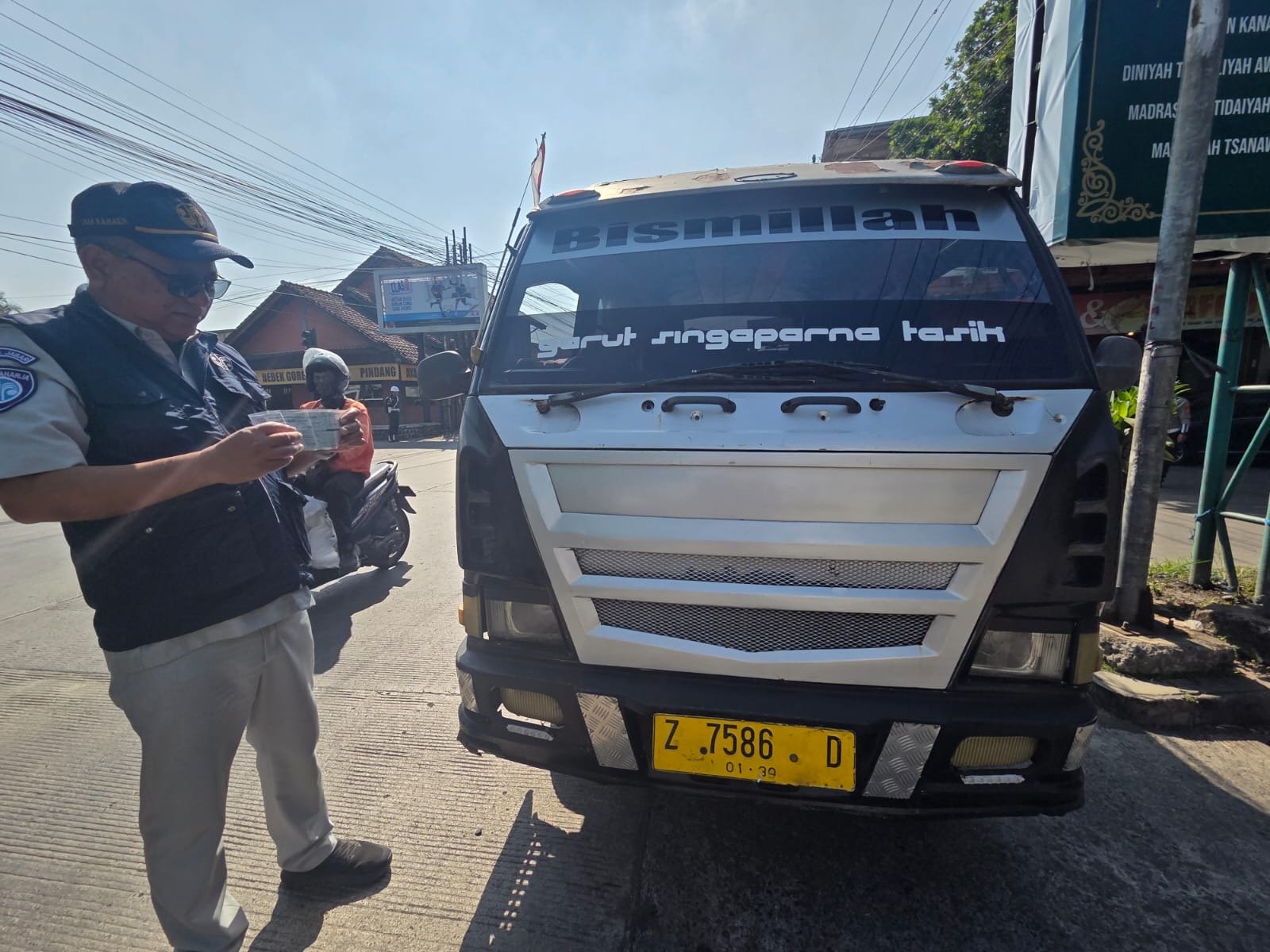 Perkuat Kepatuhan Masyarakat, Jasa Raharja Tasikmalaya Bersama Tim Pembina Samsat Gelar Operasi Gabungan di Singaparna