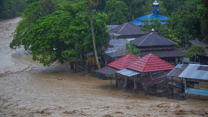 Hujan Deras Picu Banjir di Agam Sumbar, Dua Jorong Terendam