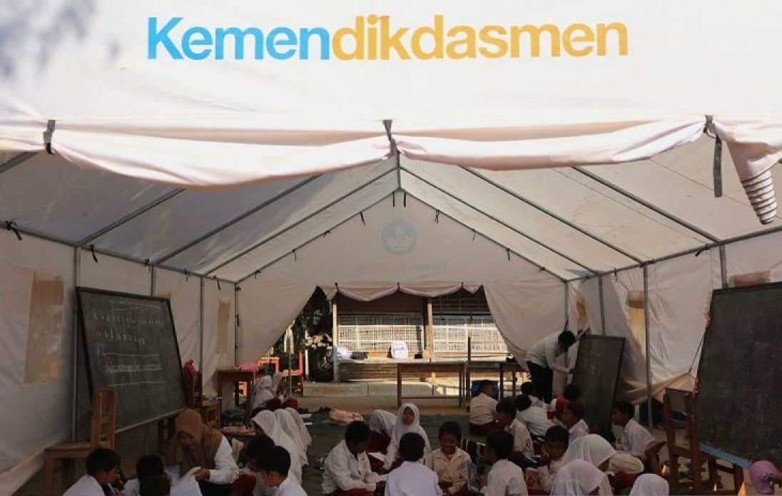 Kemendikdasmen Dirikan Tenda Pembelajaran Darurat di NTT