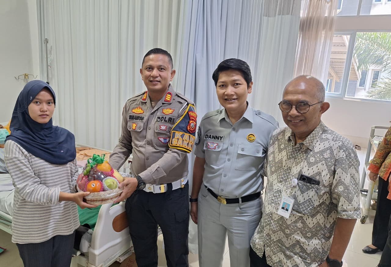 Memperkuat Budaya Customer Centric, PT Jasa Raharja (Persero) Cirebon Peringati Hari Pelanggan Nasional dengan Kunjungan Kepada Korban Kecelakaan Lalu Lintas di RS Mitra Plumbon Kab Cirebon