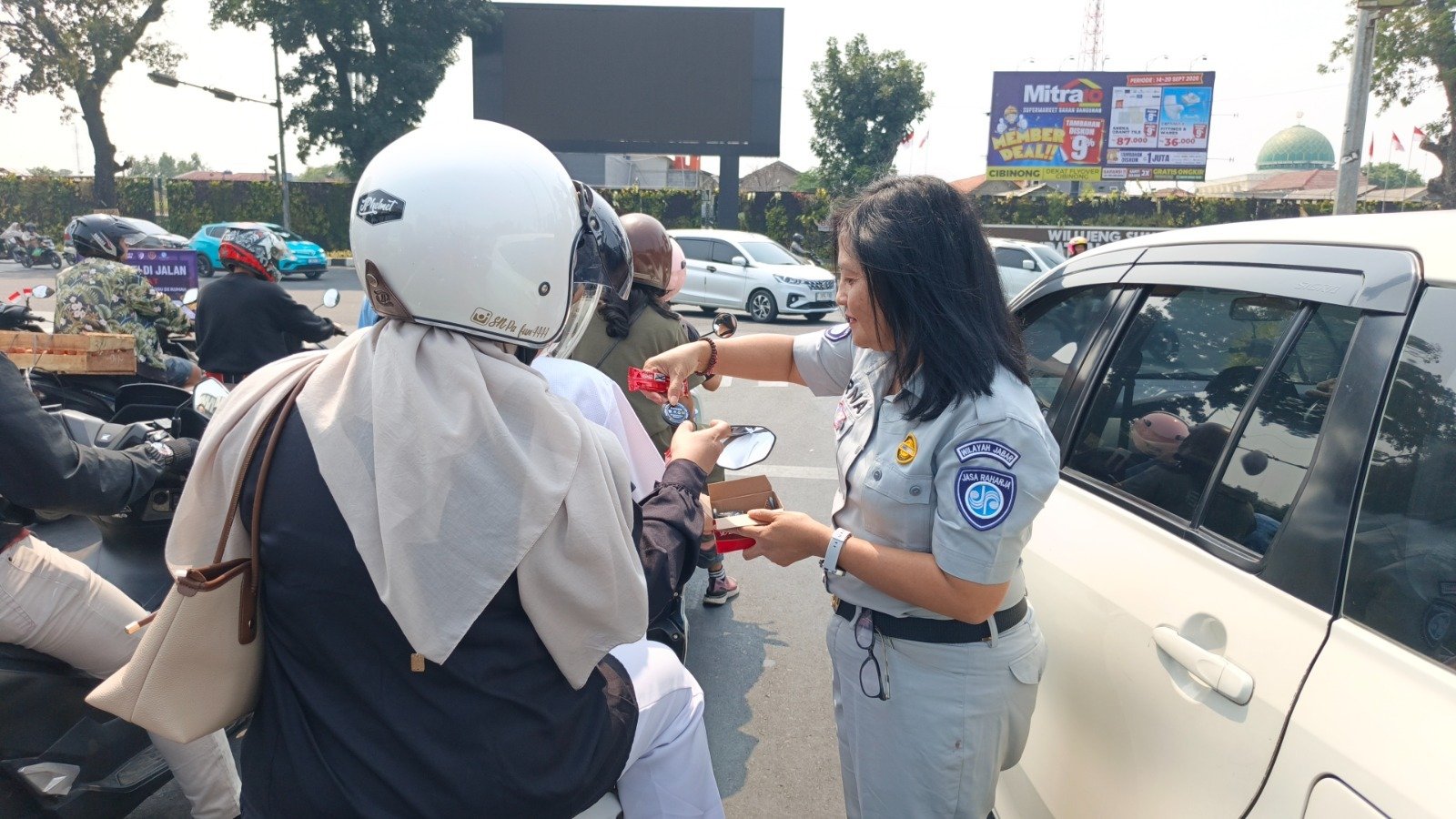 Jasa Raharja Bogor Hadirkan Safety Campaign Bersama Satlantas Polres Bogor, Ajak Pengguna Jalan di Simpang Cibinong City Mall Utamakan Keselamatan