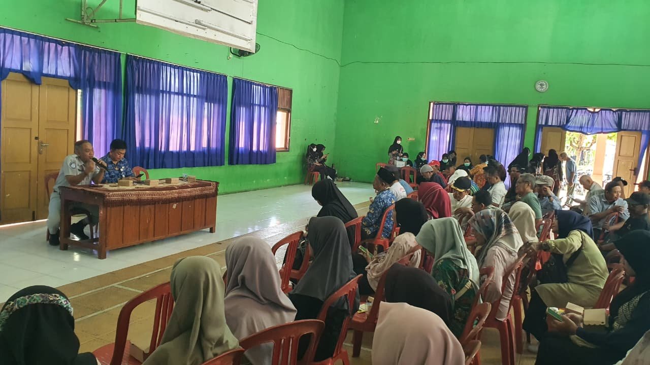 Tim Pembina Samsat Kota Pekalongan Sosialisasikan Kepatuhan PKB dan SWDKLLJ di Kelurahan Pringrejo