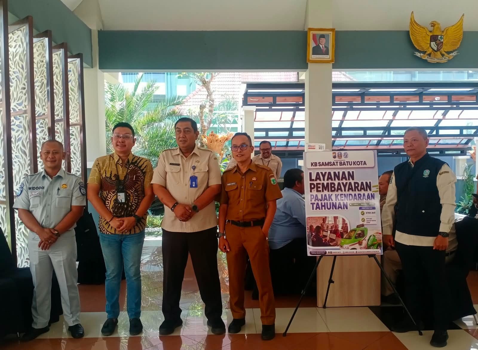 Samsat Jemput Bola Layani Kendaraan Dinas Pemkot Batu di Balai Kota Among Tani
