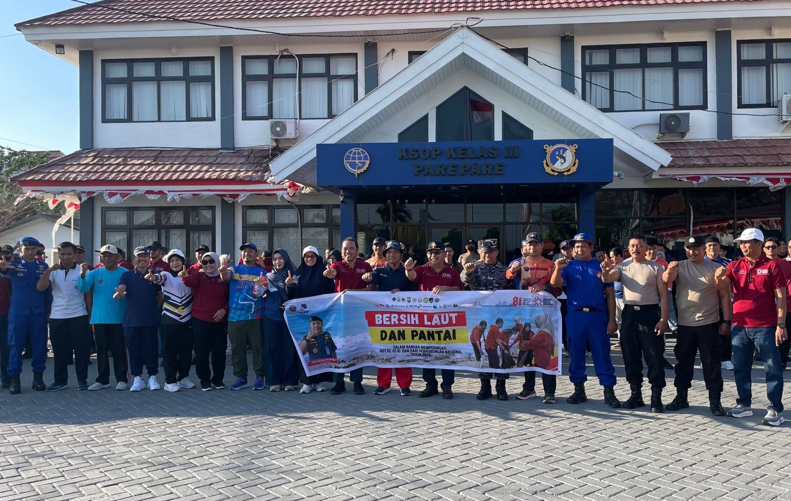 Semarak Hari Perhubungan Nasional 2026, PT Jasa Raharja (PERSERO) Cabang Parepare Ikut Berpartisipasi Dalam Kegiatan Bersih-Bersih Pantai Bersama KSOP Dan Stakeholder di Kota Parepare