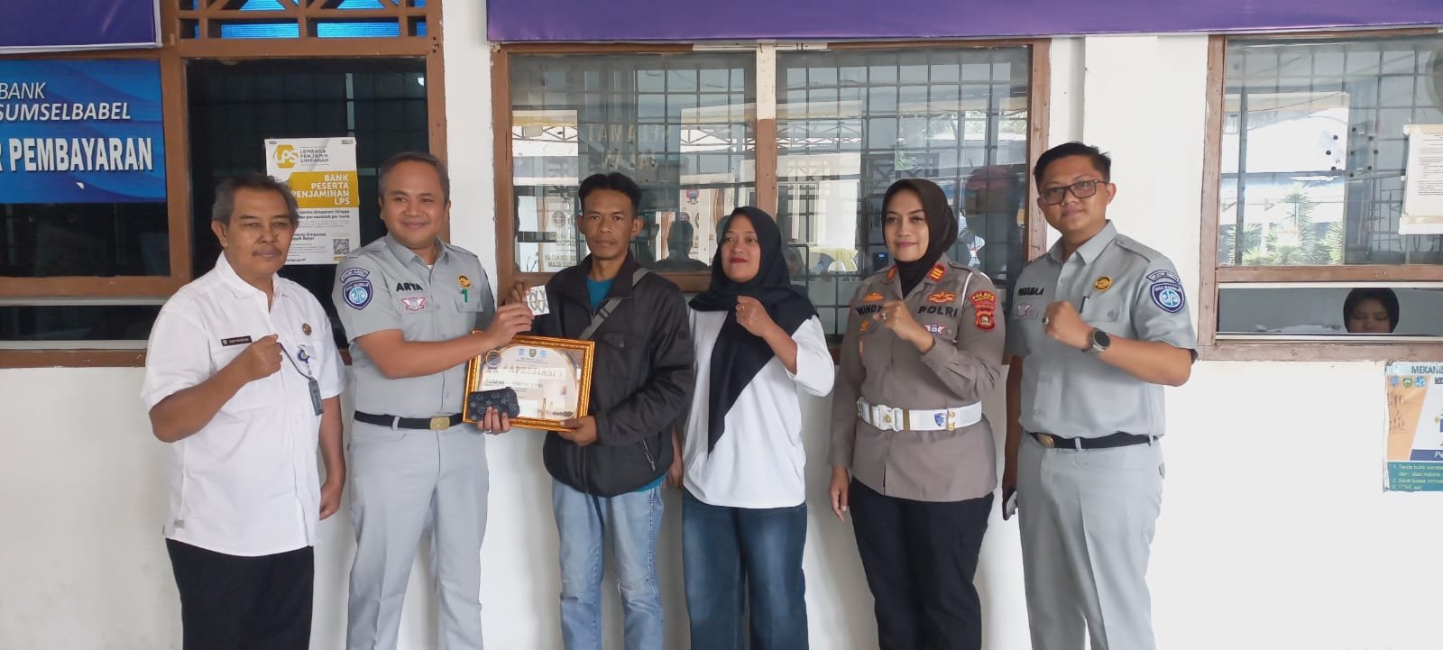 Jasa Raharja Lahat Apresiasi Kepatuhan PKB Dan SWDKLLJ Lewat Hadiah Emas