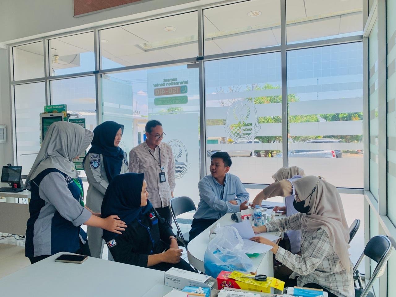 Jasa Raharja Gelar Pengobatan Gratis bagi Wajib Pajak Kendaraan Bermotor di Samsat Haurgeulis
